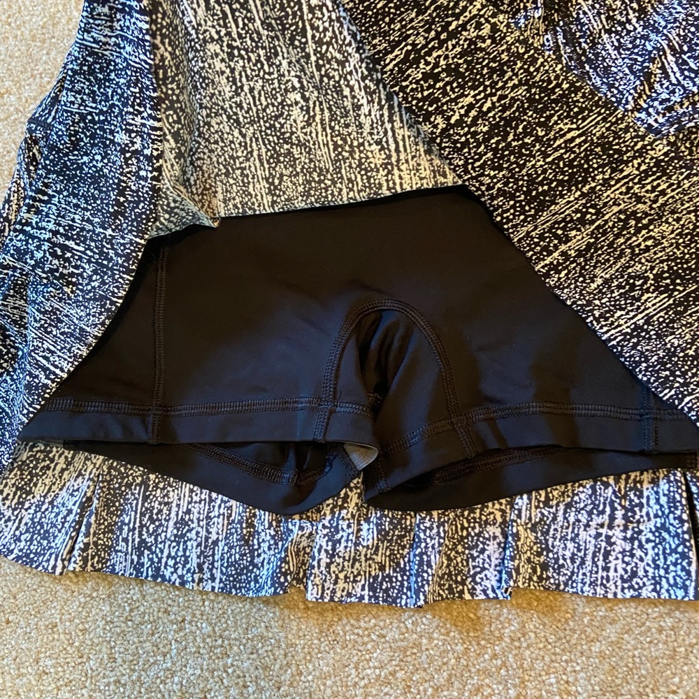 Lululemon skort - Picture 4 of 5